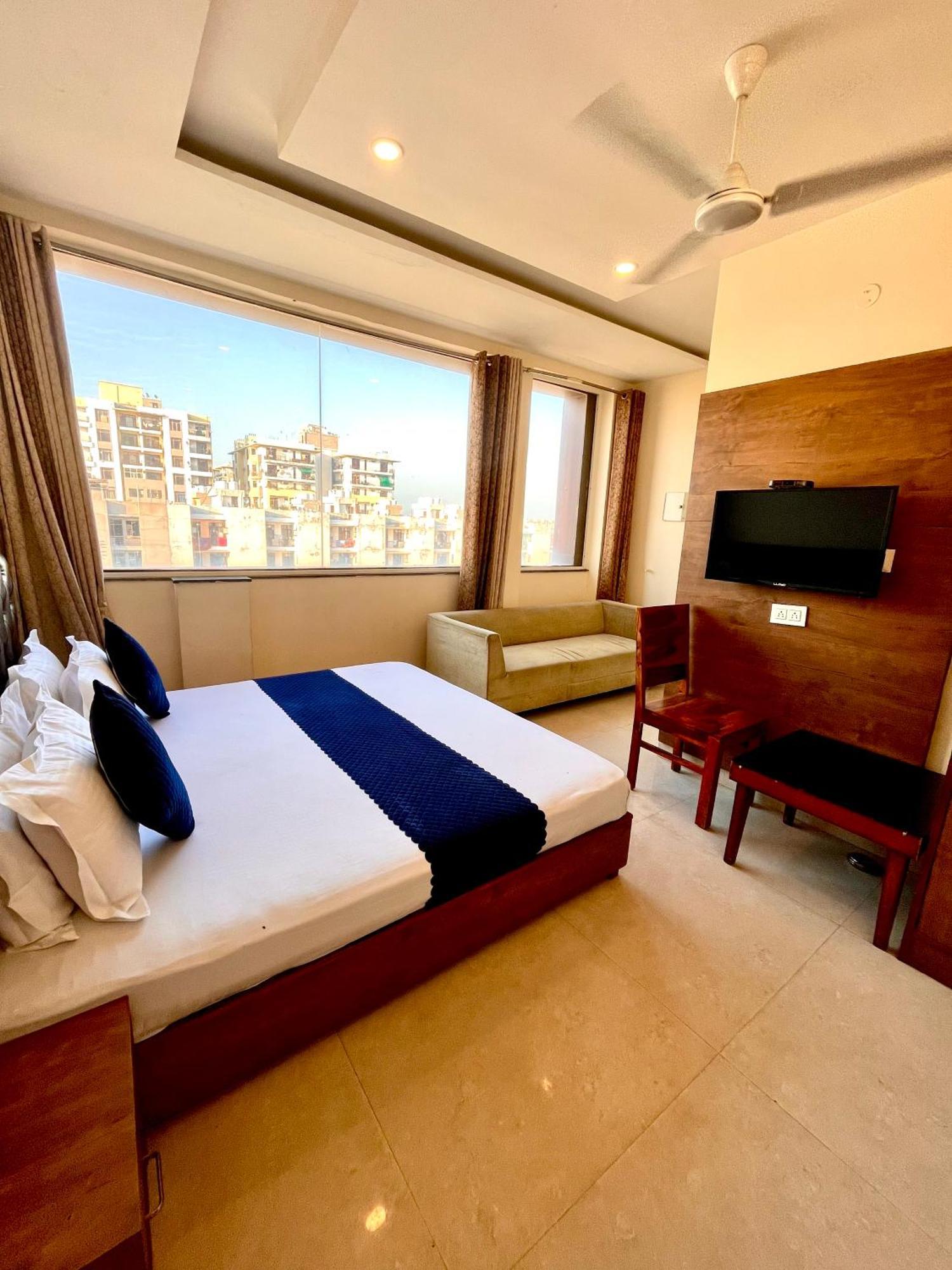 Hotel Woodcrest By Sidham Group !! Comfortable And Peaceful Stay !! Top Rated !! Preferred Hotel Chain Zirakpur Exterior photo