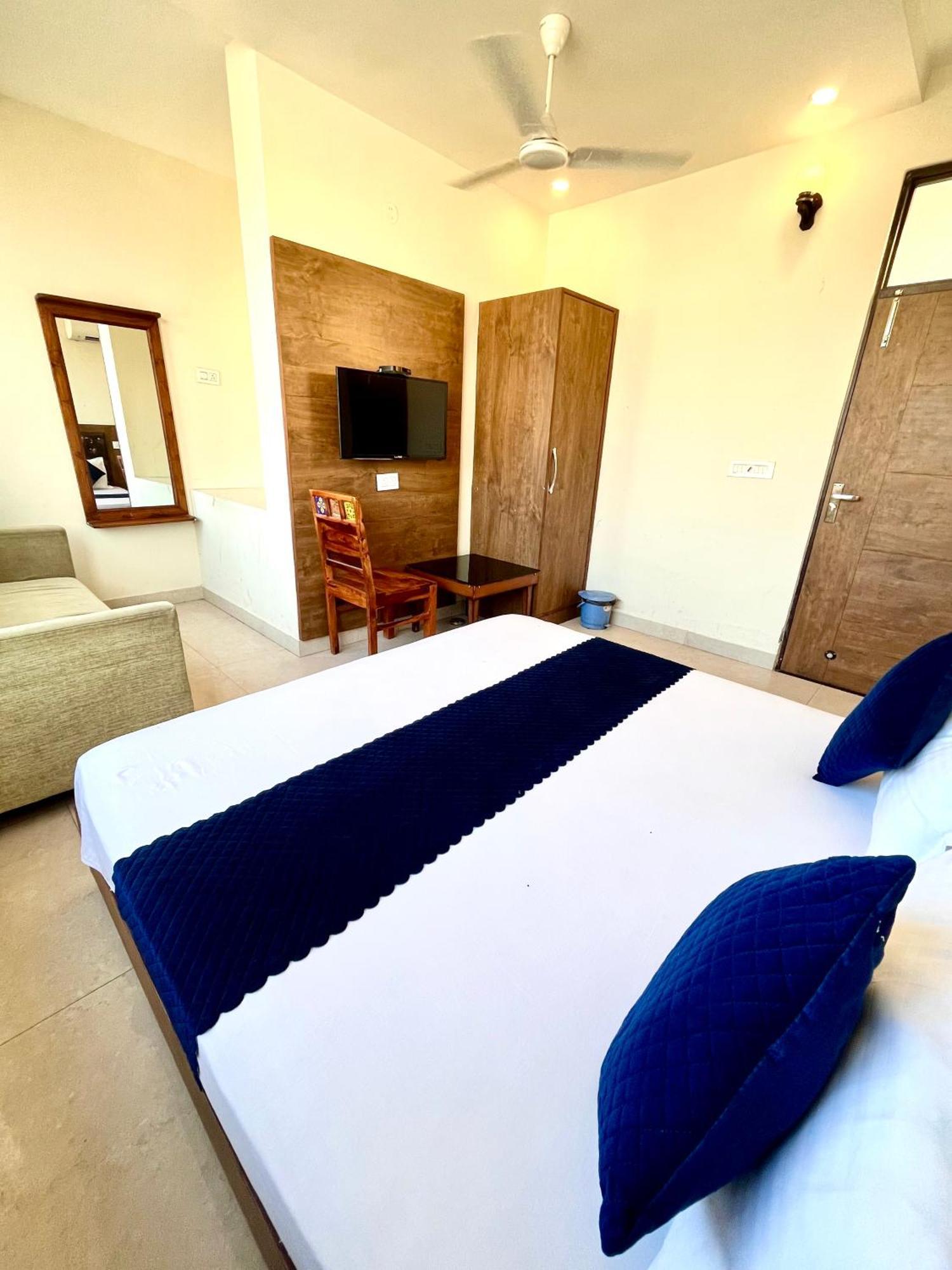 Hotel Woodcrest By Sidham Group !! Comfortable And Peaceful Stay !! Top Rated !! Preferred Hotel Chain Zirakpur Exterior photo